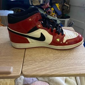 Preloved Nike Air Jordan Retro 1 Patent 2003 Chicago Bulls Size 10.5 136085 106